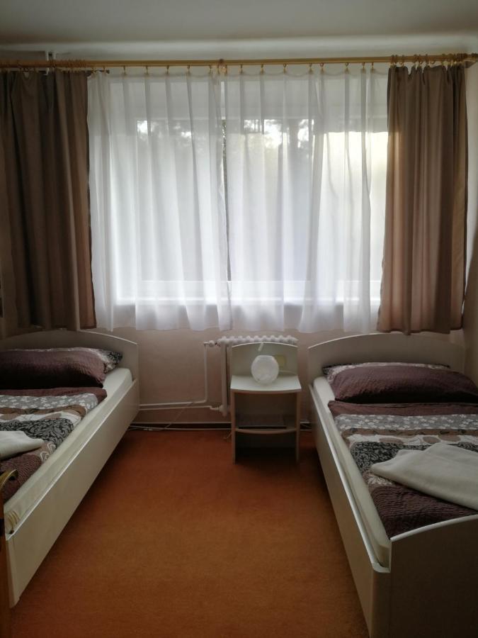 Hotel Astra Tuchlovice Εξωτερικό φωτογραφία