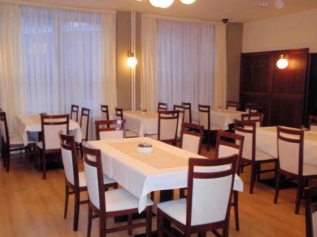 Hotel Astra Tuchlovice Εξωτερικό φωτογραφία