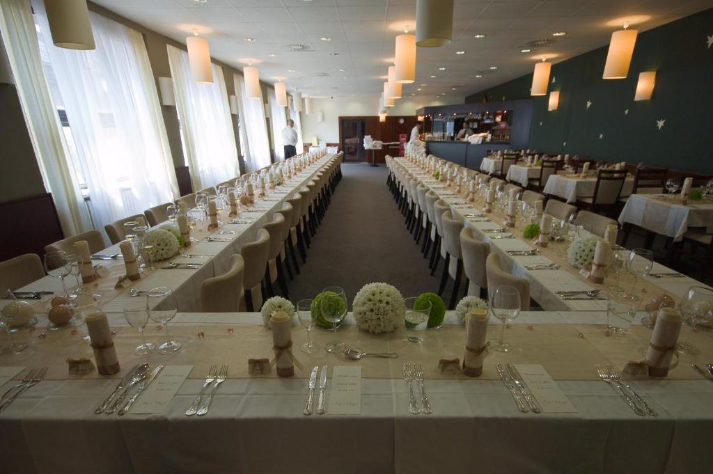 Hotel Astra Tuchlovice Εξωτερικό φωτογραφία